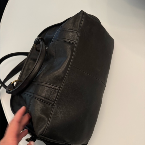Elegant Black Leather Vintage Frye Handbag. Measurements 12" X 10" × 5". - Picture 14 of 16